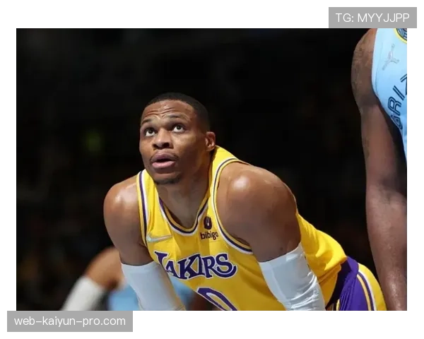 波蒂斯无球跑位提升威少挡拆效率拉开进攻空间