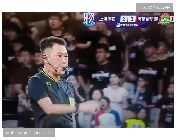 边裁职责：越位判罚与示意传达的关键标准