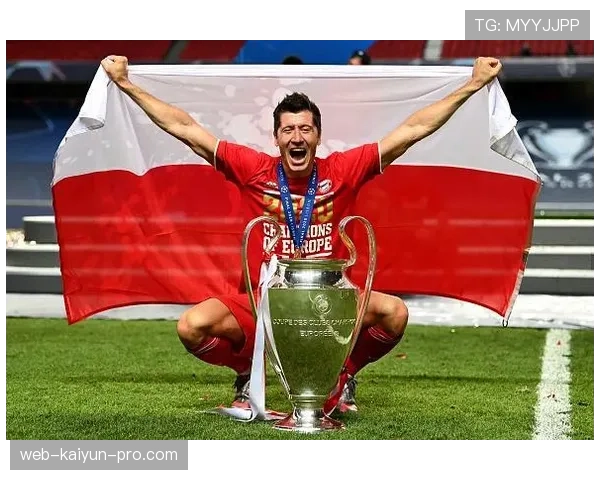 巴黎圣日耳曼金元足球危机：挥金如土却难塑豪门灵魂，战术更迭背后暗藏混乱管理隐患！