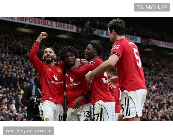 曼联更衣室矛盾再度曝光，球队稳定性面临考验，当前赛季竞争格局或将受影响